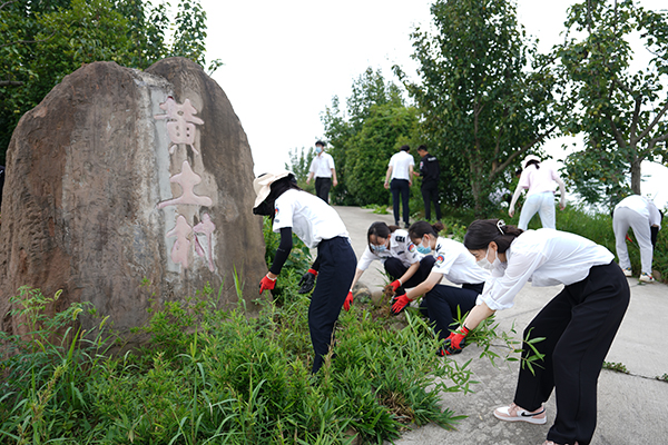 “助力鄉(xiāng)村振興，踐行艱苦奮斗” 將新員工黨性教育活動(dòng)搬到對(duì)口幫扶村2.jpg